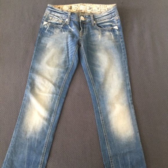 Comfy Designer Jeans Great for Summer - Picture 1 of 4